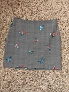 Express Plaid Mini Skirt Size 6 Gray Floral Embroidered Preppy Twee